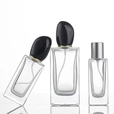 Quadratische Glasflasche mit 50 ml 100 ml Fassungsvermögen und markant unregelmäßig geformter Kappe