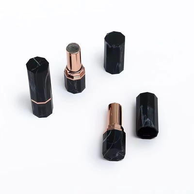 Luxusweiß und Schwarz Lippenstift Tube Leerbehälter Sexwinkelform