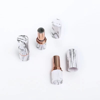 Luxusweiß und Schwarz Lippenstift Tube Leerbehälter Sexwinkelform