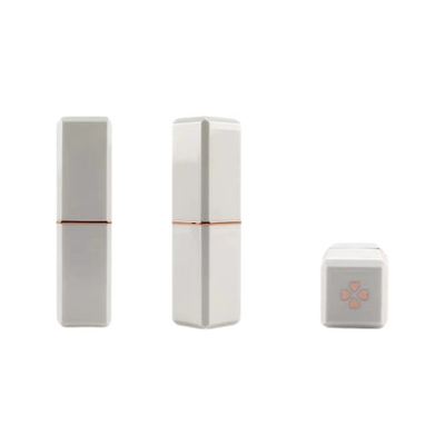 5-6 g Kapazität Quadratleere Lippenstiftröhre mit Vierblätterklee-Druck und Kunststoffmaterial