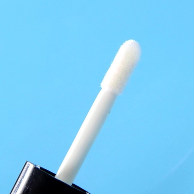 1.2ml Plastik-Zylinder-Lipgloss-Rohr mit Langkappe angepasste Farben akzeptiert