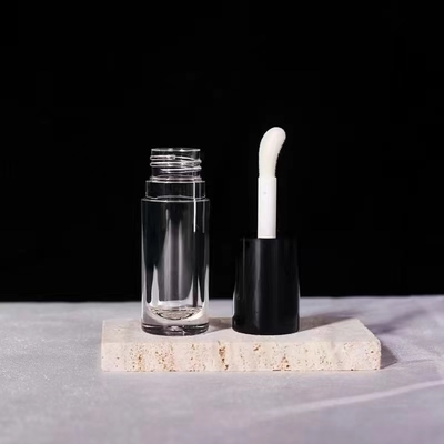 Zylindrische 6ml-Materialien Lippenglansröhre mit Schraubdeckel auf dem Markt