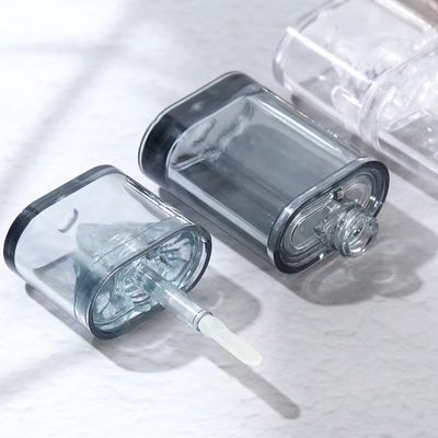 Customized Luxury 15ml Capacity Lip Gloss Tube with PE and PP Material for Empty Packaging