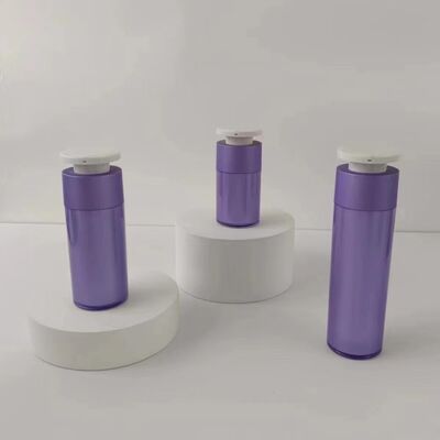 Herzförmige Acrylflasche ohne Luftpumpe mit kundenspezifischem Seidenschirmdruck und undichtem Design für kosmetische Lotion