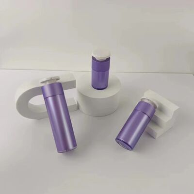 Herzförmige Acrylflasche ohne Luftpumpe mit kundenspezifischem Seidenschirmdruck und undichtem Design für kosmetische Lotion