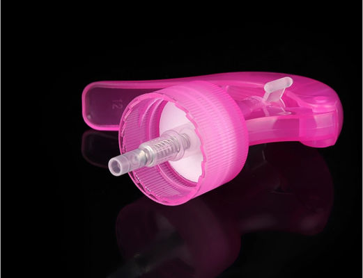 Pinkfarbene Plastik-Trigger-Sprühpumpe mit feinem Nebelspritz für Kosmetikflaschen
