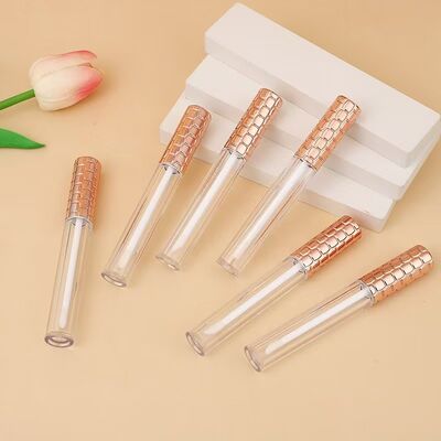 Großhandel 4,5 ml Kunststoff-Lipgloss-Rohr mit goldener Kappe und weißem Pinsel für leeren Kosmetikbehälter