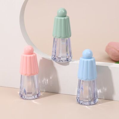 Großhandel 4,5 ml umweltfreundlicher Kunststoff-Regenschirm-Lippgloss-Tube für Lippenpflegeprodukte