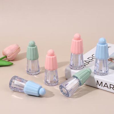 Großhandel 4,5 ml umweltfreundlicher Kunststoff-Regenschirm-Lippgloss-Tube für Lippenpflegeprodukte